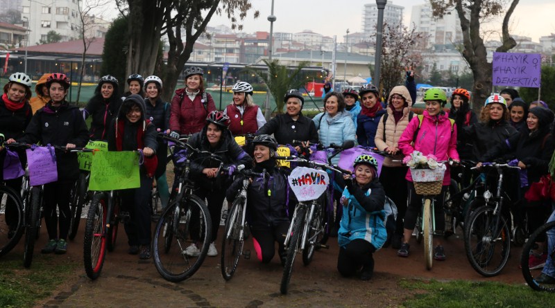 Feminist Bisiklet Pedal Çevirerek Patriyarkaya ‘#Hayır’ Dedi